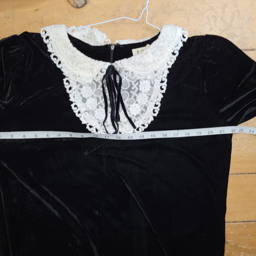 Classic velour tunic with white lace trim - Picture 8 of 9